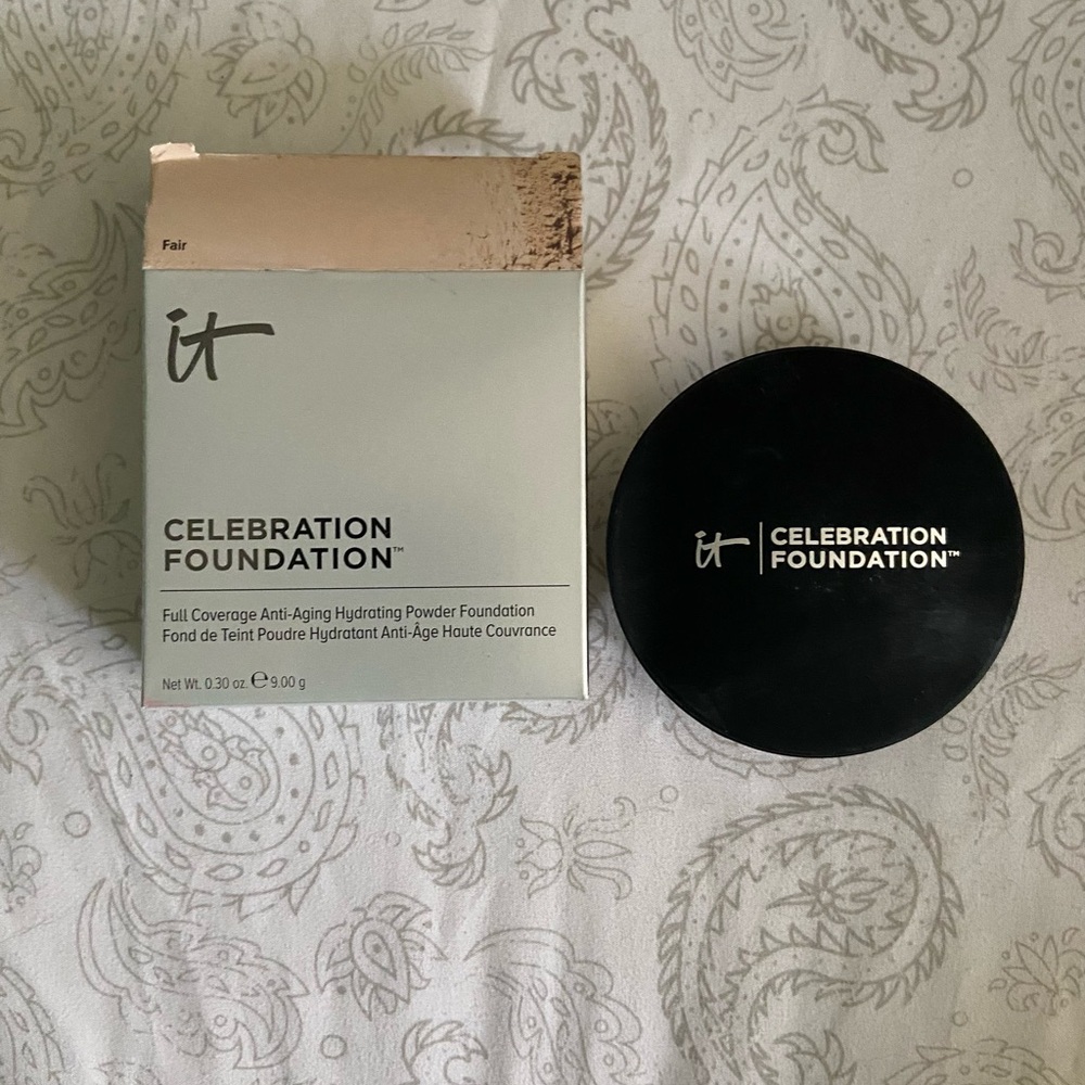 IT Cosmetics Black and Cream Celebration Foundation In Fair